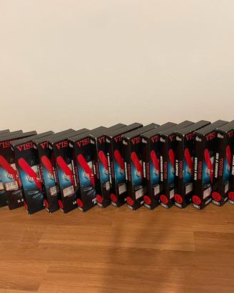 Lotto collezione 30 vhs visitors 2 serie
