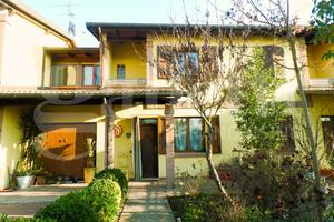 Villa a schiera Cento [Cod. rif V0023VRG]