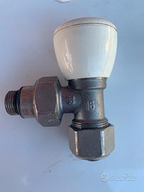 Valvola a squadra con adattatori