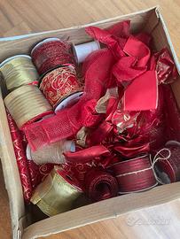Nastri oro e rossi natale