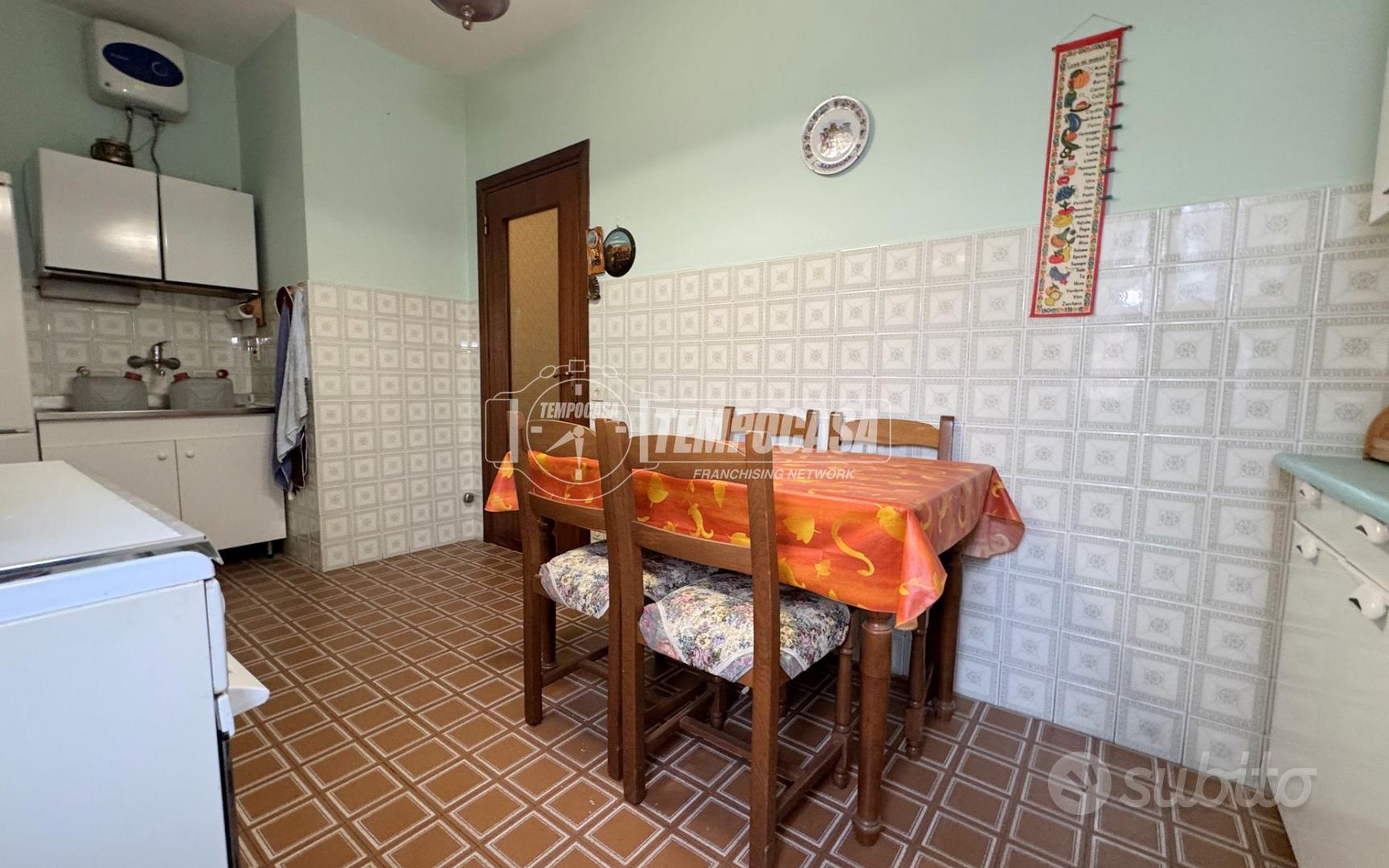 4 LOCALI CON BOX AUTO IN CENTRO COSSATO! - Altro