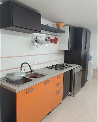 cucina completa di frigo