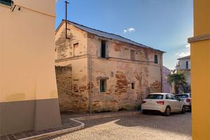 Casa indipendente al centro del paese !!!