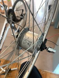 Ruota trekking 28” con mozzo dinamo Shimano Nexus