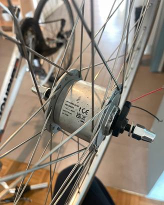 Ruota trekking 28” con mozzo dinamo Shimano Nexus