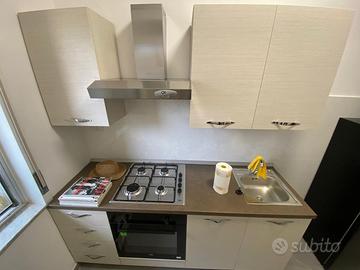 Cucina/armadio/ camera da letto comò