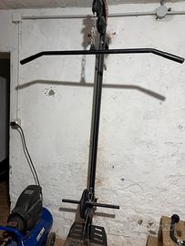 Lat machine con cavo basso