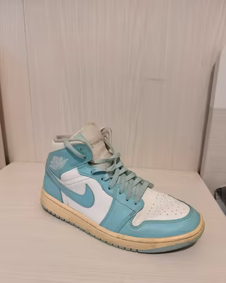 Air Jordan 1 Mid "Light Dew"