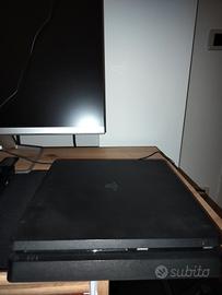PS4 500GB + controller originale + 5 giochi FIFA