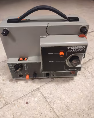 Proiettore Super 8 Fumeo