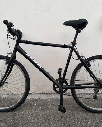 Bicletta Kemmel nera MTB