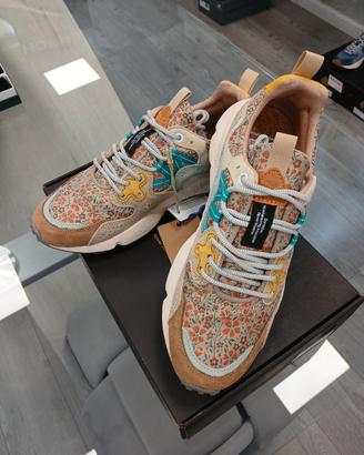 scarpe FLOWER MOUNTAIN Nuove con scatola