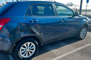 SsangYong Korando 2014 - danno piu pezzi inclusi.