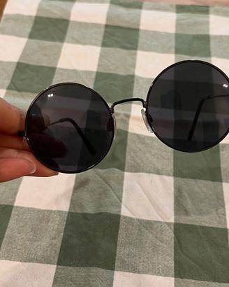 Occhiali da sole modello retró