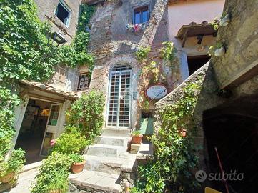 MONOLOCALE A CALCATA