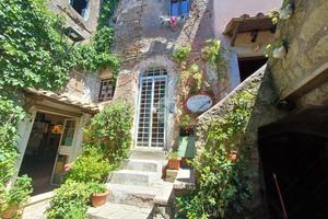 MONOLOCALE A CALCATA