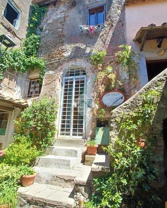 MONOLOCALE A CALCATA