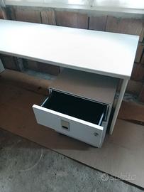 Scrivania e cassettiera ufficio