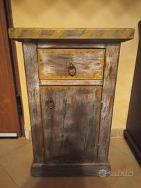 Comodino stile Indiano 