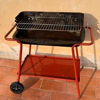 Barbecure a carbonella su carrello