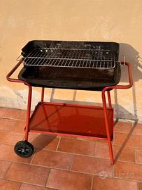 Barbecure a carbonella su carrello