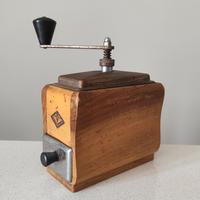 Antico macina caffè della AT Brevetti