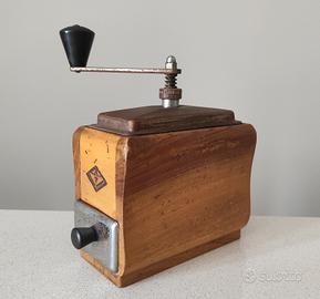 Antico macina caffè della AT Brevetti