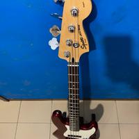 Basso elettrico Fender Squire con upgrade