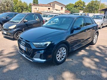 Audi A1 citycarver 30 TFSI Identity Contrast