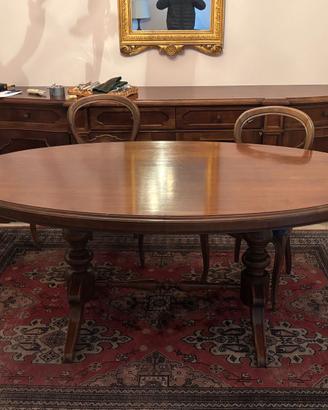 Tavolo ovale classico in legno massiccio