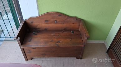 Cassapanca in legno con contenitore