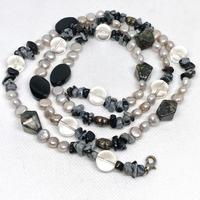 Collana lunga tonalità nera/grigia, pietre e perle