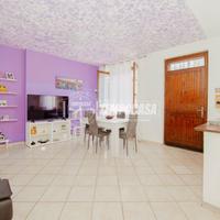 TRILOCALE AUTONOMO, AL PIANO TERRA CON BOX AUTO