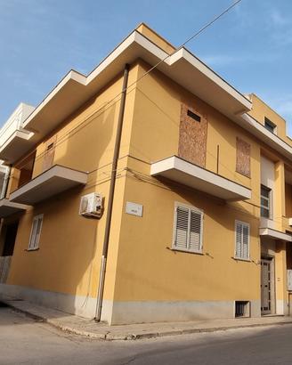 Palazzina bifamiliare in via Ariosto 82