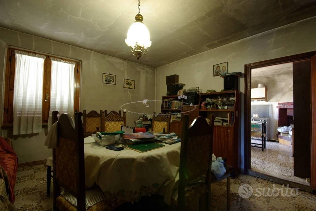 Rustico / Casale di 80 m² con 3 locali e box auto - Altro