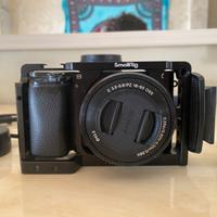 Sony Alpha 6000 con obiettivi e accessori