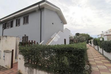 3 LOCALI A ISOLA DI CAPO RIZZUTO