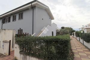 3 LOCALI A ISOLA DI CAPO RIZZUTO