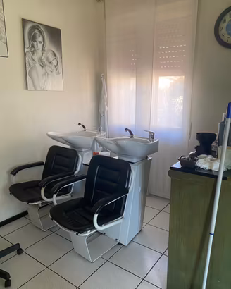 Arredamento negozio parrucchiera