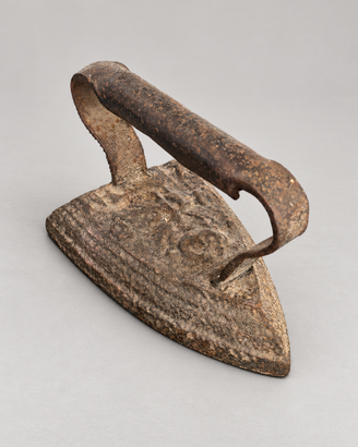 antico ferro da stiro piatto in ghisa