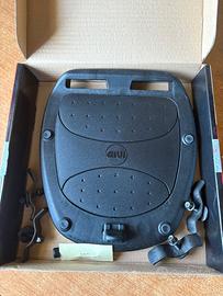 Piastra universale Bauletti Monolock Givi NERO