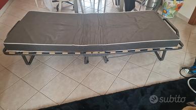 letto mobile con rotelle
