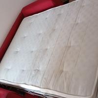 divano letto rosso