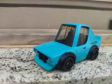 Hot Wheels Nissan Skyline 2000 caricatura