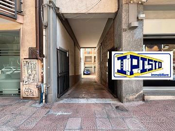 Box auto nel borgo di Taranto