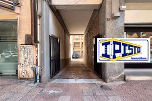 Box auto nel borgo di Taranto