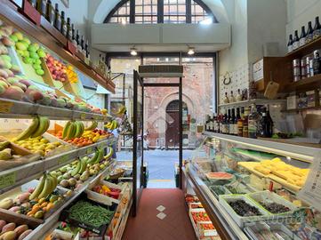 NEGOZIO A LUCCA