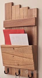 Portalettere in legno