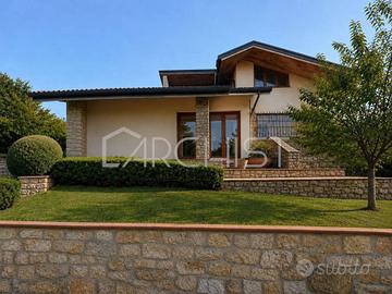 Villa di 184 m² con più di 5 locali a Montale