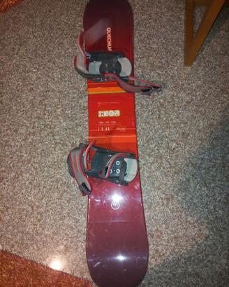 tavola da snowboard e scarponi 